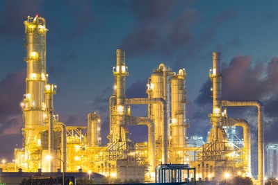 Raffinerie bei Nacht